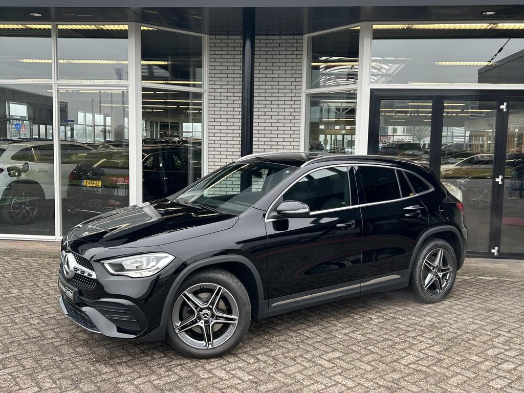 Mercedes-Benz GLA-klasse 250 e AMG | Panoramadak | Head-Up, 4 cilinders, 16 kWh, Zwart, Bedrijf