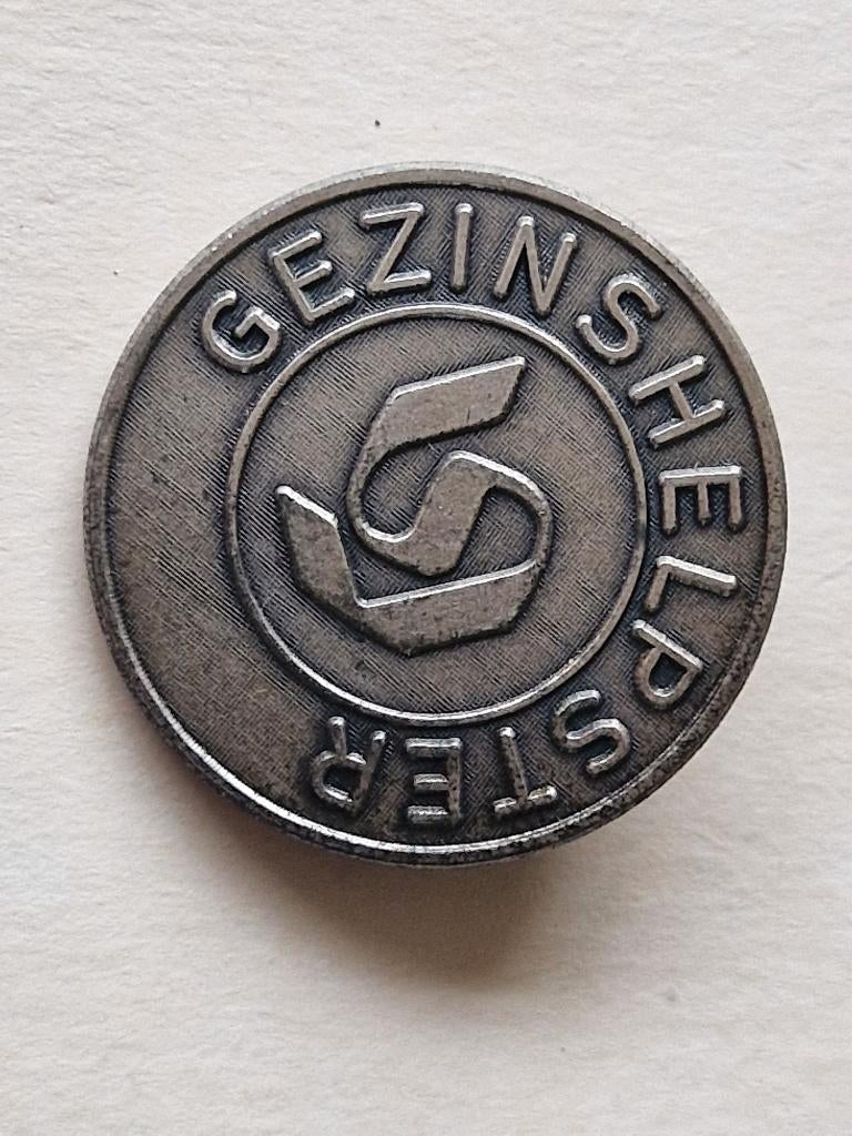 Vintage -1964 - Broche gezinshelpster., Ophalen of Verzenden, Zo goed als nieuw, 4 tot 7 cm, Overige materialen