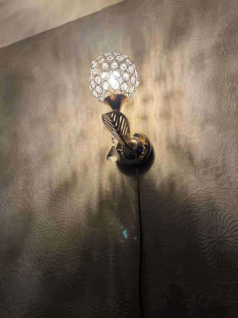 Moderne Wandlamp met Kristallen Bol (2stuks) - Goudkleurig, Ophalen of Verzenden, Zo goed als nieuw, Metaal