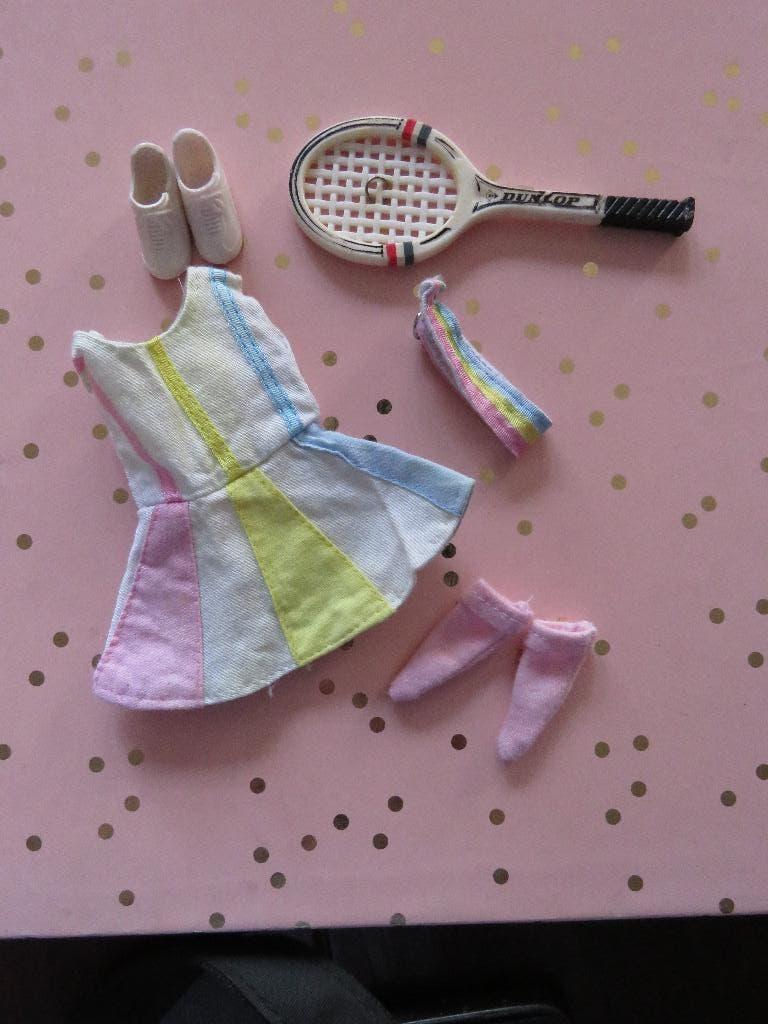 vintage barbie fleur tennissetje, Verzamelen, Poppen, Ophalen of Verzenden, Gebruikt, Kleertjes