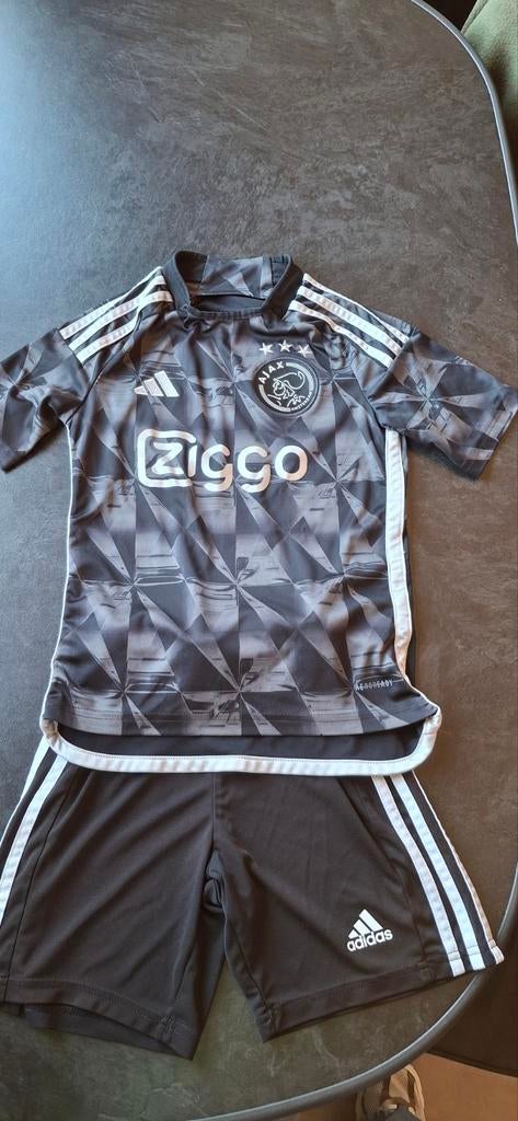 Ajax tenue maat 140 - Zo goed als nieuw, Ophalen, Adidas, Jongen of Meisje, Zo goed als nieuw