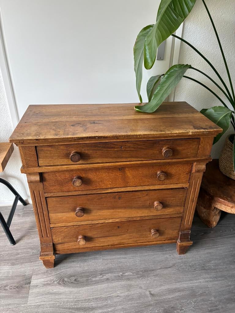 Handgemaakte primitieve ladekast, Ophalen