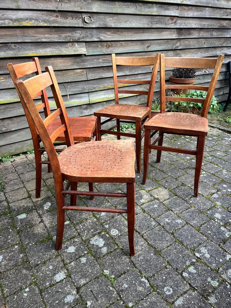 Houten bistro / café stoelen - vier stuks, Antiek en Kunst, Antiek | Meubels | Stoelen en Banken, Ophalen