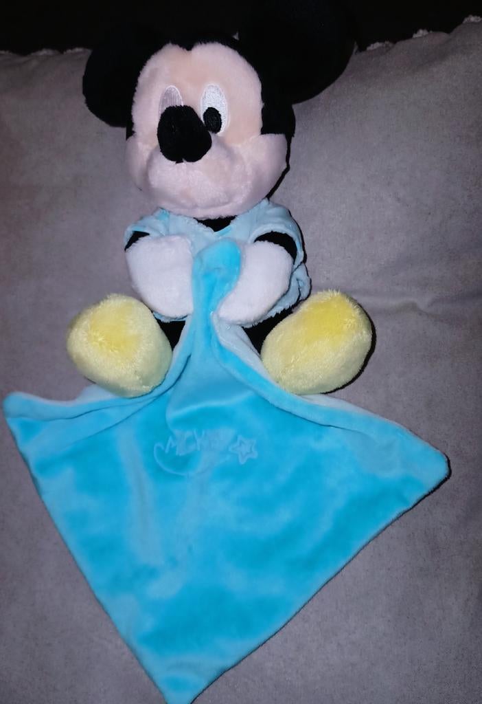 Mickey mouse glow in the dark. Knuffel met kroeldoek., Kinderen en Baby's, Speelgoed | Knuffels en Pluche, Ophalen of Verzenden