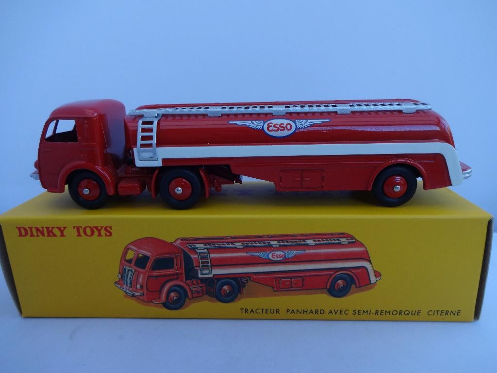 Panhard met tankoplegger rood ESSO nr: 32C Dinky Toys 1:55, Ophalen of Verzenden, Nieuw, Bus of Vrachtwagen