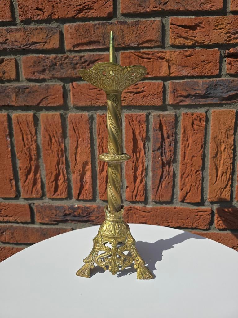 antieke 19e-eeuwse neogotische altaarkandelaar van koper €59, Antiek en Kunst, Antiek | Kandelaars, Ophalen of Verzenden, Koper of Brons