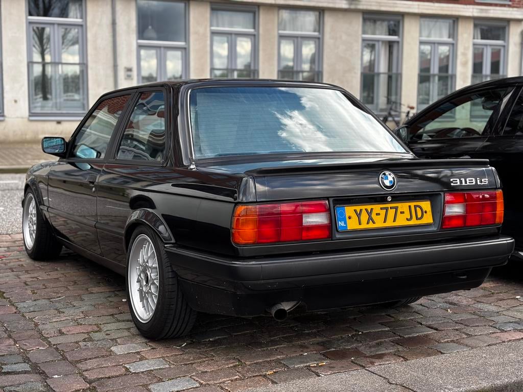 BMW 3-Serie 1.8 I 318 S U9 1990 Zwart // GEREVISEERDE MOTOR, Auto's, 4 cilinders, 1796 cc, Zwart, Origineel Nederlands