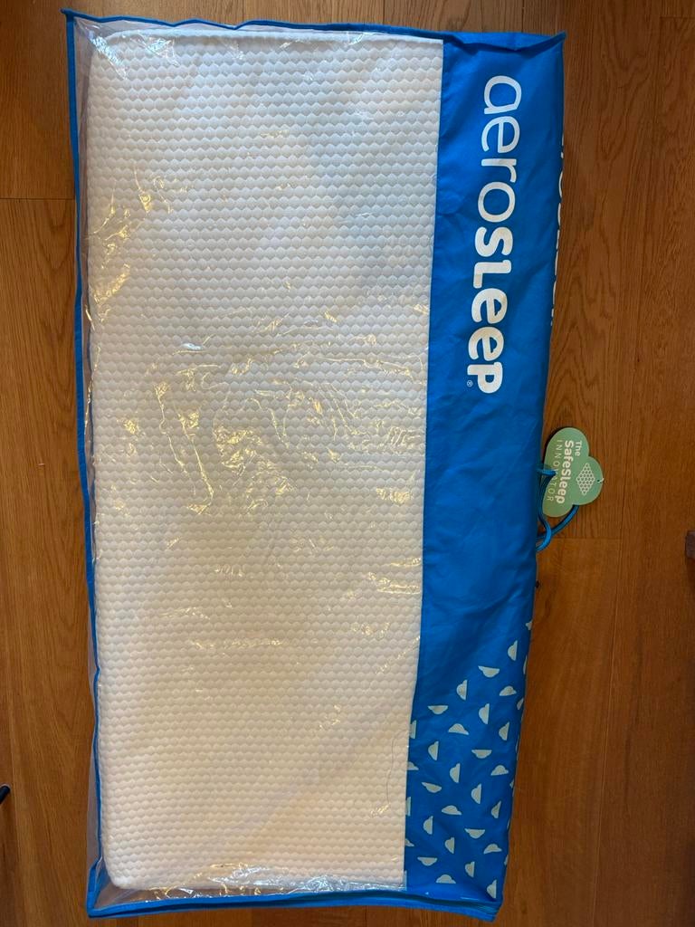 Aerosleep matras met matrasbeschermer en hoeslakens, Ophalen, Zo goed als nieuw, Ledikant