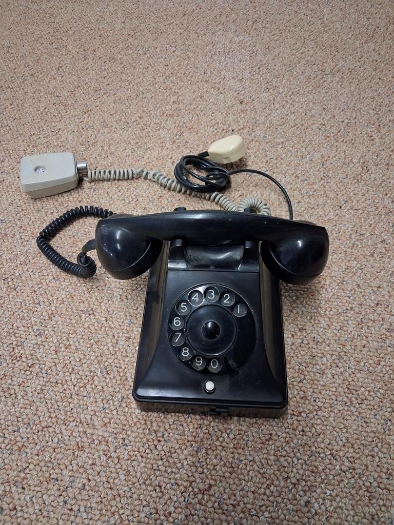 Telefoon met draaitoetsen oud model PTT, Ophalen