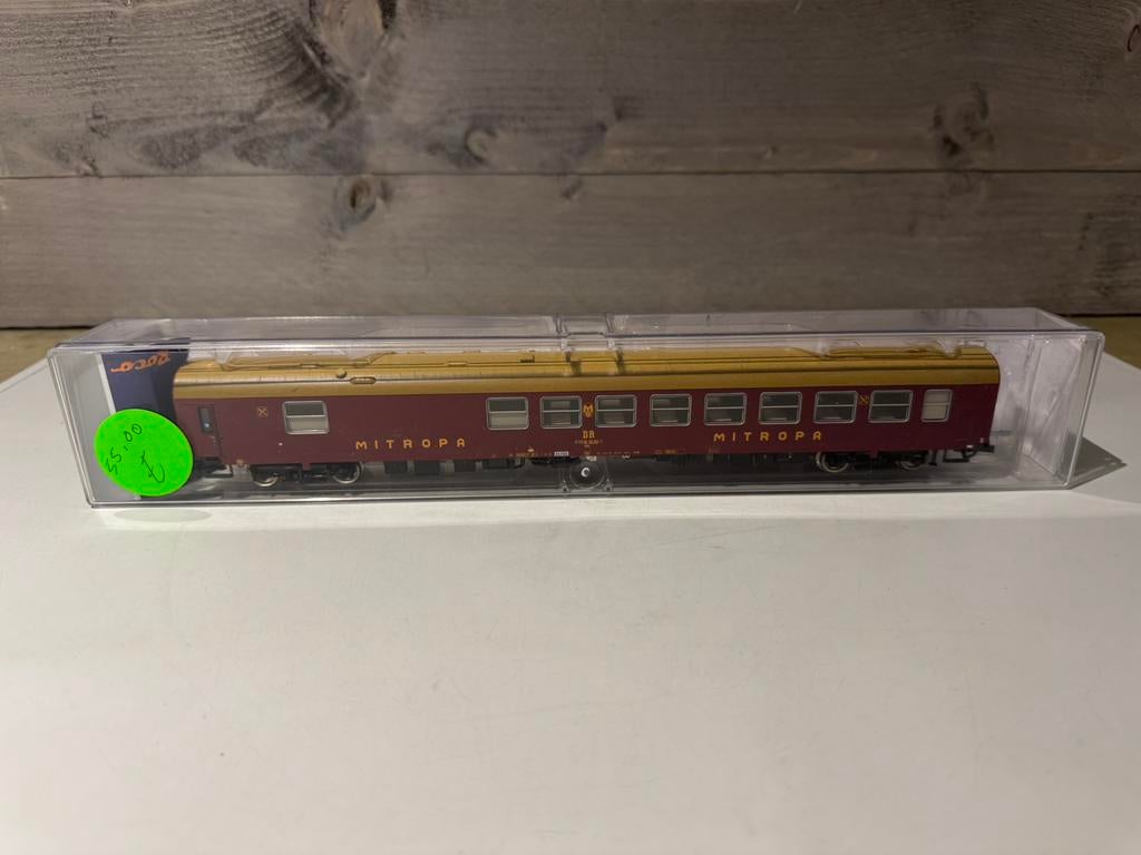 Roco 74806: DR - WRm "MITROPA" restaurant coach, Gelijkstroom, Wagon, Ophalen of Verzenden, Zo goed als nieuw