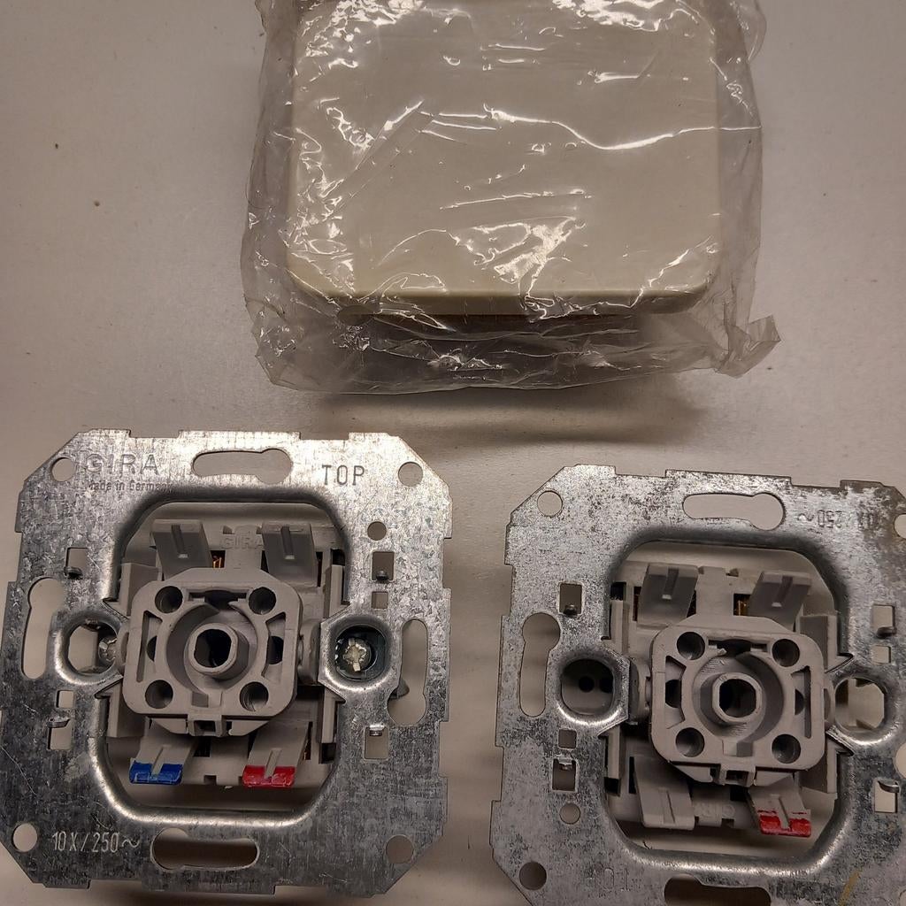3 Nieuwe Gira Schakelaars, Ophalen of Verzenden, Nieuw