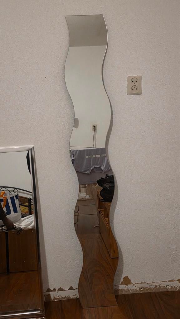 KRABB Ikea Spiegel - Moderne vormgeving, Huis en Inrichting, Woonaccessoires | Spiegels, Ophalen, Minder dan 50 cm, Gebruikt, Overige vormen