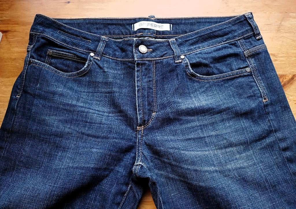 Spijkerbroek Gianfranco Ferré maat 42, Ophalen of Verzenden, Nieuw, Blauw, W33 - W36 (confectie 42/44)