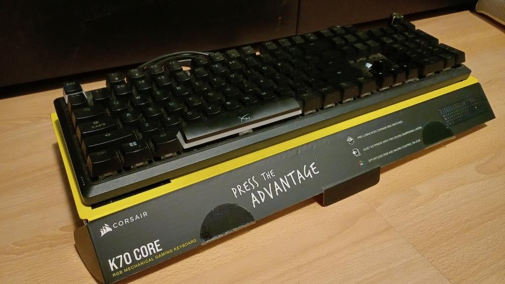 Corsair K70 Core - Goede Staat, Ophalen, Zo goed als nieuw, Qwerty, Gaming toetsenbord