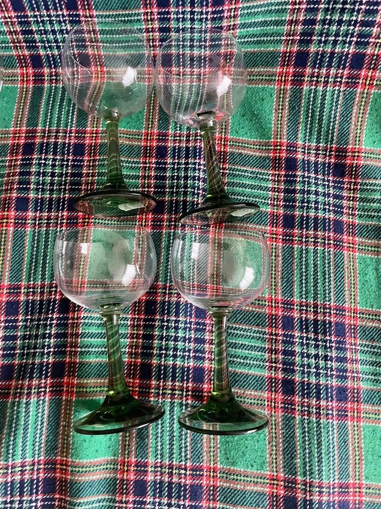 Luminarc Vintage wijnglazen met legergroene voet, Verzamelen, Glas en Borrelglaasjes, Ophalen of Verzenden, Zo goed als nieuw