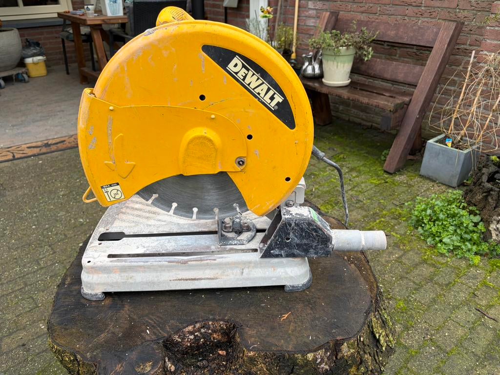 Steen/ijzerzaag dewalt, Doe-het-zelf en Verbouw, Gereedschap | Zaagmachines, Zo goed als nieuw, Afkortzaag, 1200 watt of meer