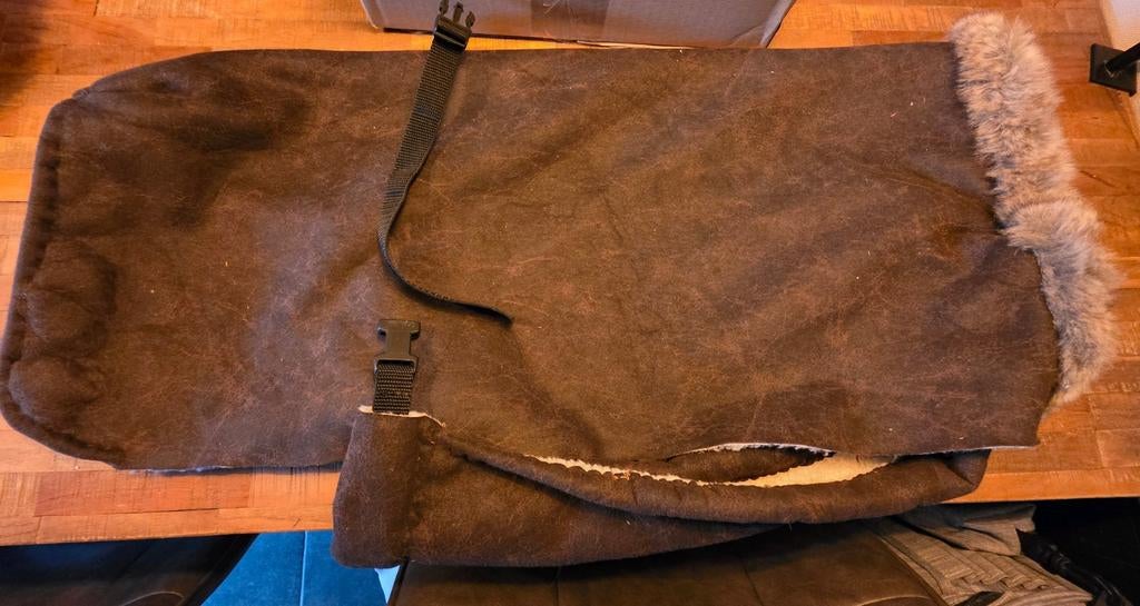 Honden Dekje, jasje - Bescherming tegen kou bijna gratis, Dieren en Toebehoren, Ophalen of Verzenden, Zo goed als nieuw, Hondenjas