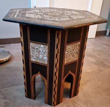 Vintage oosterse bijzettafel met parelmoer  ca. 1960, Antiek en Kunst, Ophalen