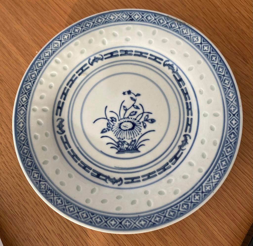 Set van vier bordjes - rijstkorrel porselein, Huis en Inrichting, Keuken | Servies, Ophalen, Zo goed als nieuw, Bord(en), Overige stijlen