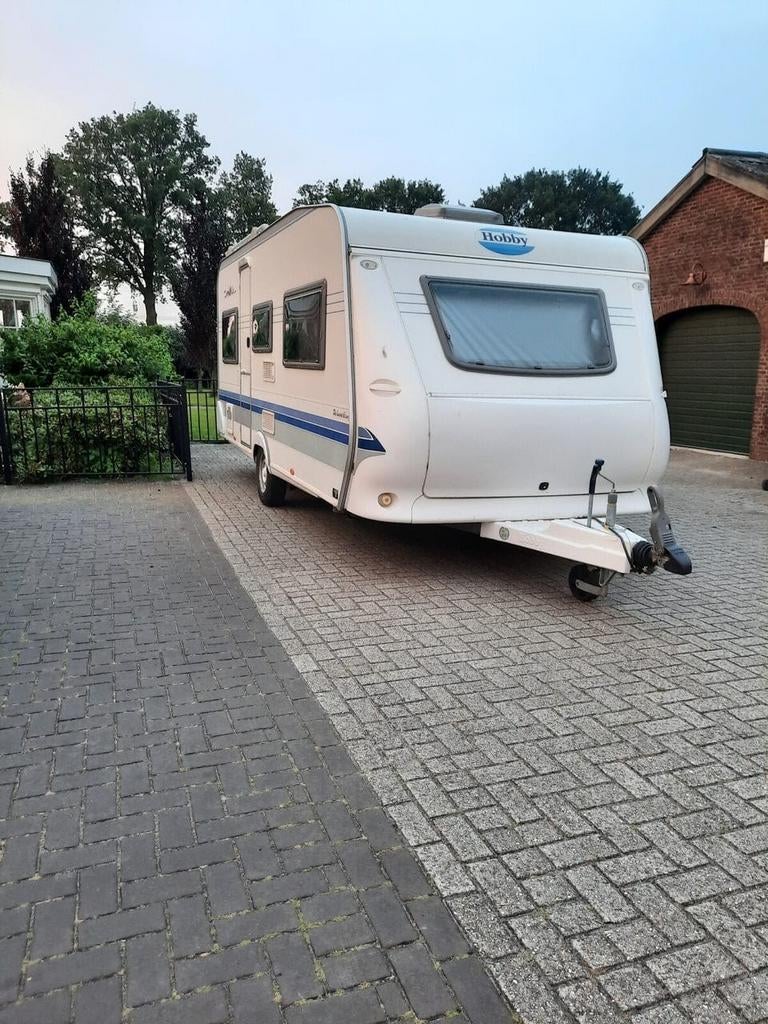 Hobby De Luxe easy 495 - Stapelbed, Voortent & Luifel!, Standaardzit, 75 kg, Hobby, 5 tot 6 meter