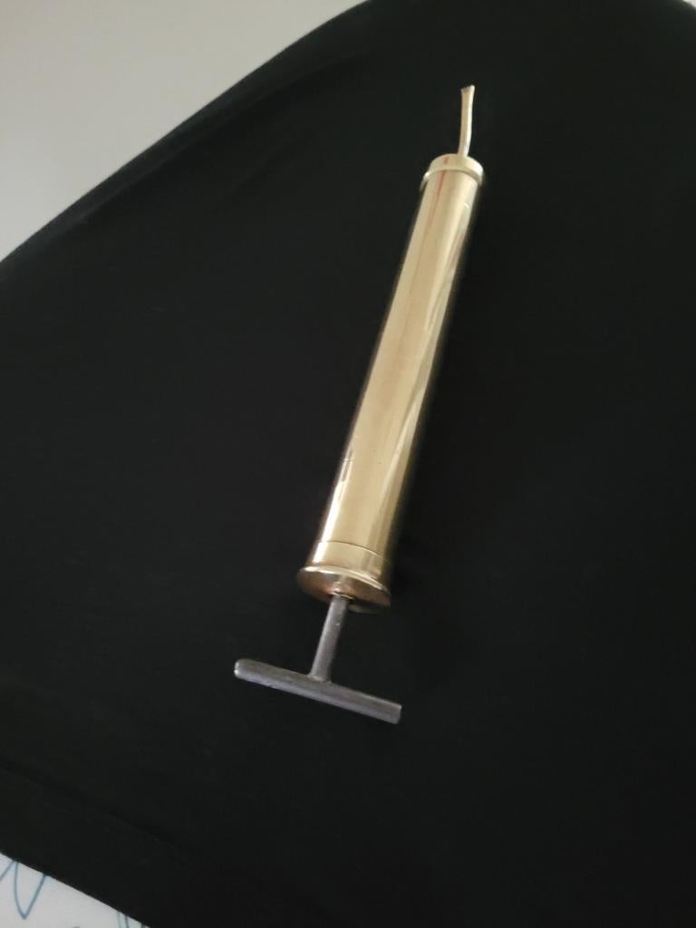 Koperen spuit en ring., Ophalen