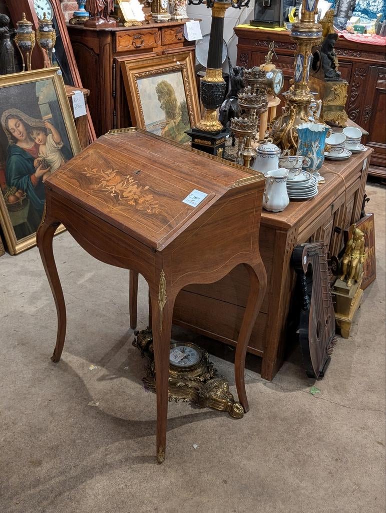 Antiek Frans bureau   €195., Ophalen