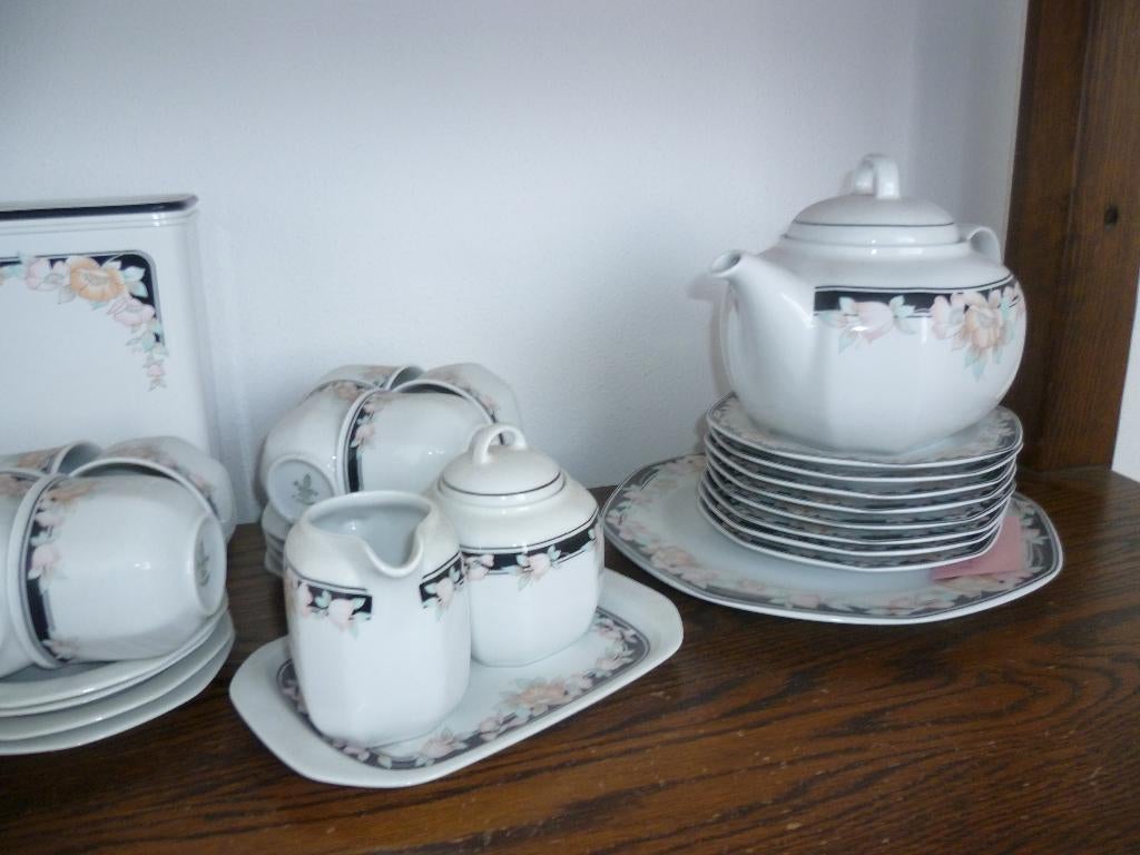 Douwe Egberts, Ophalen of Verzenden, Zo goed als nieuw, Porselein, Compleet servies