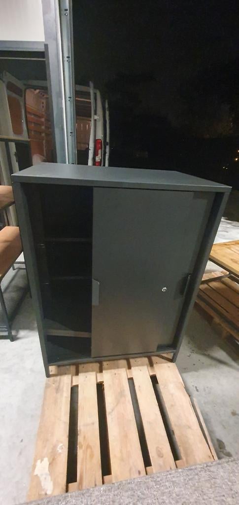 Metalen kast met schuifdeuren, Huis en Inrichting, Kasten | Kledingkasten, Ophalen, Gebruikt, 25 tot 50 cm, 100 tot 150 cm
