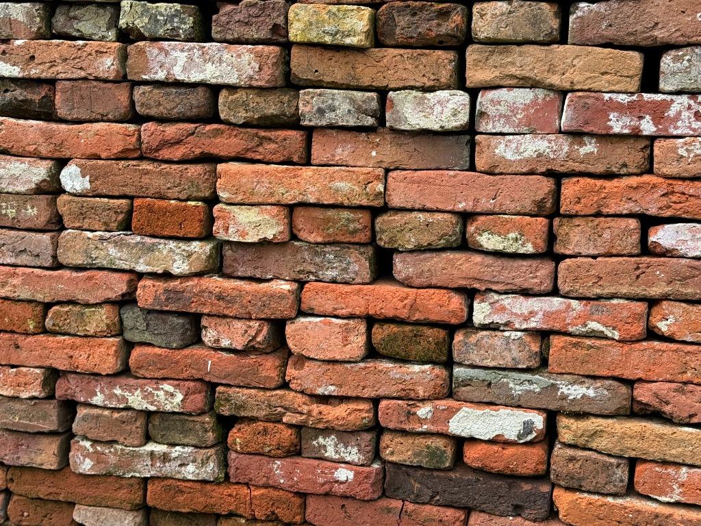 8000 stuks Friese rode handvorm steen circa 21x4.5x10.5cm., Ophalen, Gebruikt, Bakstenen, Info@walstra.nl