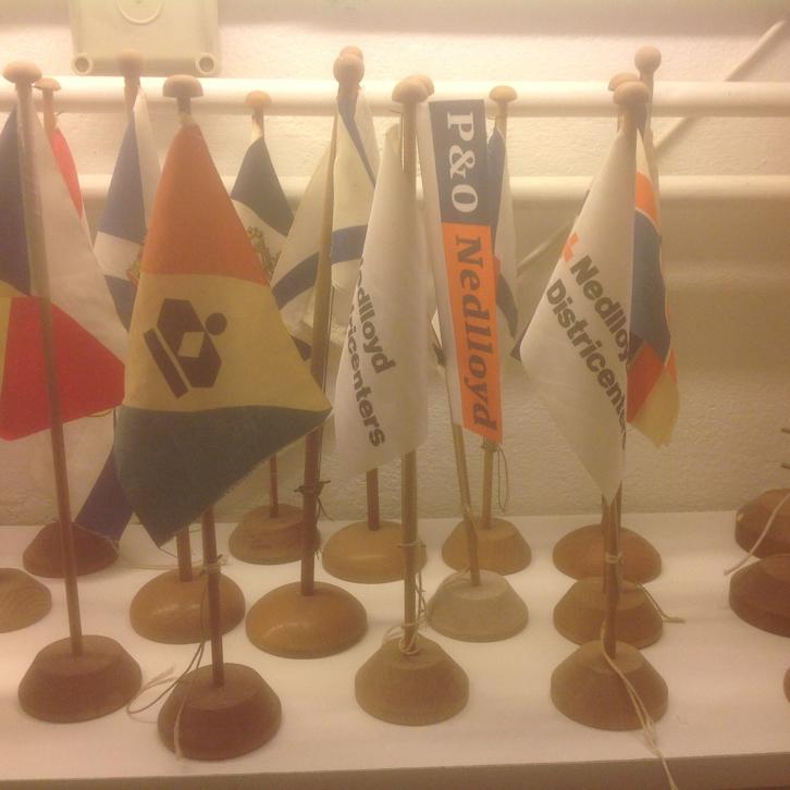 Tafelvlaggen, Ophalen