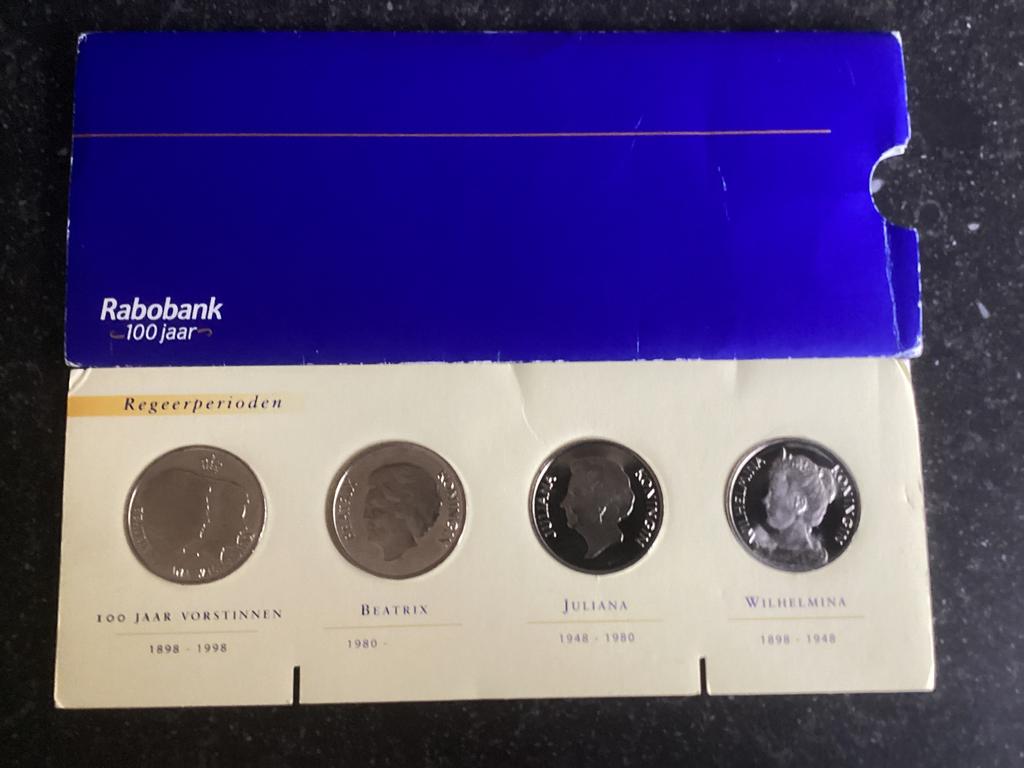 100 jaar vorstinnen regeerperiode., Postzegels en Munten, Ophalen of Verzenden, Verzamelmap
