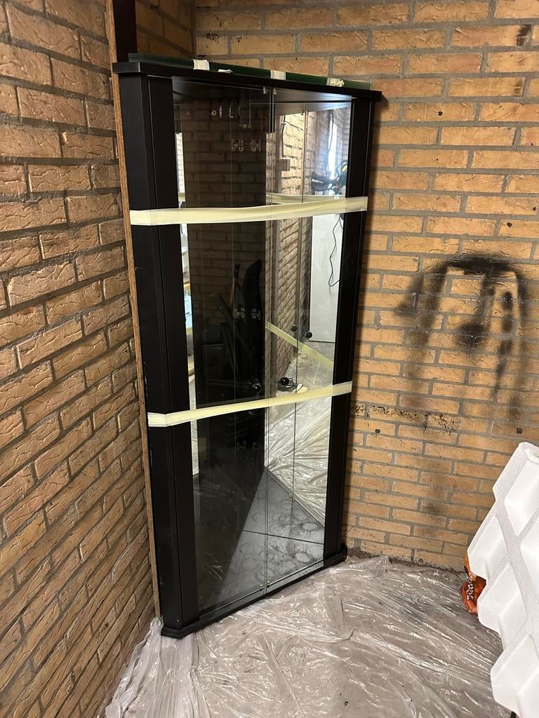 Hoekkast met glazen planken en spiegelwand, voor verlichting, Huis en Inrichting, Kasten | Vitrinekasten, Met plank(en), Gebruikt