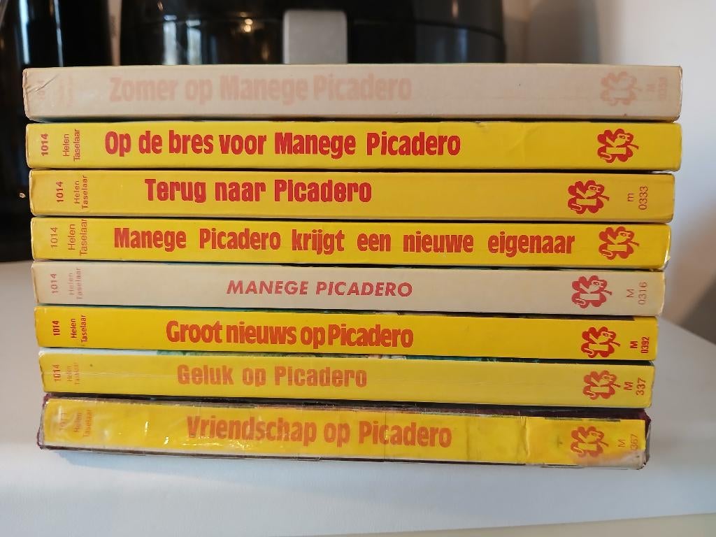 8 boeken van Helen Taselaar - Manege Picadero, Boeken, Ophalen of Verzenden, Zo goed als nieuw, Helen Taselaar