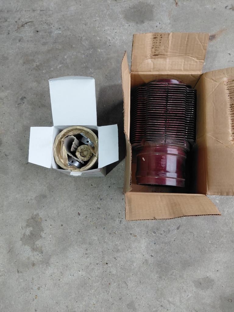 Te koop cilinderbussen met zuigers  origineel nieuw in doos, Ophalen of Verzenden, Nieuw