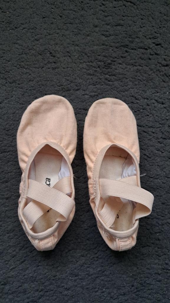 Mooie balletschoenen balletschoentjes So Danca maat 31.5, Sport en Fitness, Ballet, Ophalen of Verzenden, Zo goed als nieuw, Schoenen