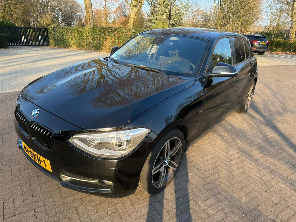 BMW 1-Serie 116i Business+ 5DR 2012 Zwart, Auto's, BMW, 1-Serie, 4 cilinders, Zwart, Origineel Nederlands