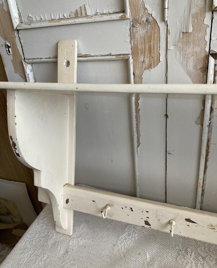 Brocante witte regaal met 6 haakjes, Ophalen of Verzenden