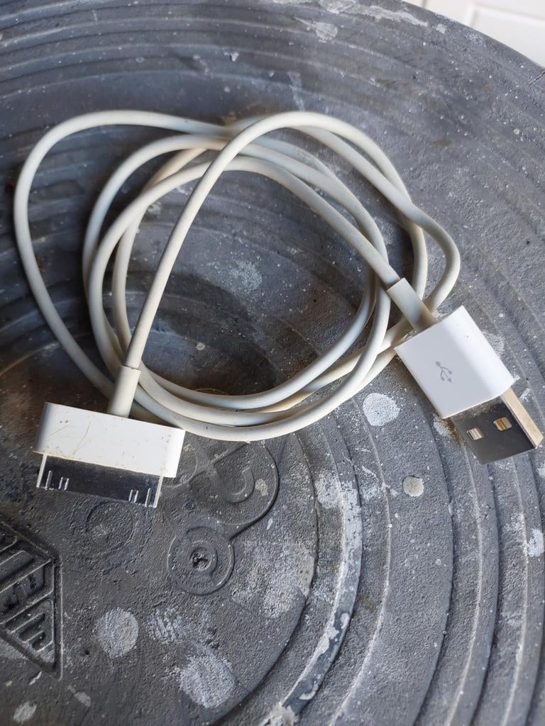 Oude Apple 30-pins USB-oplaadkabel, Ophalen of Verzenden, Gebruikt, Apple iPhone
