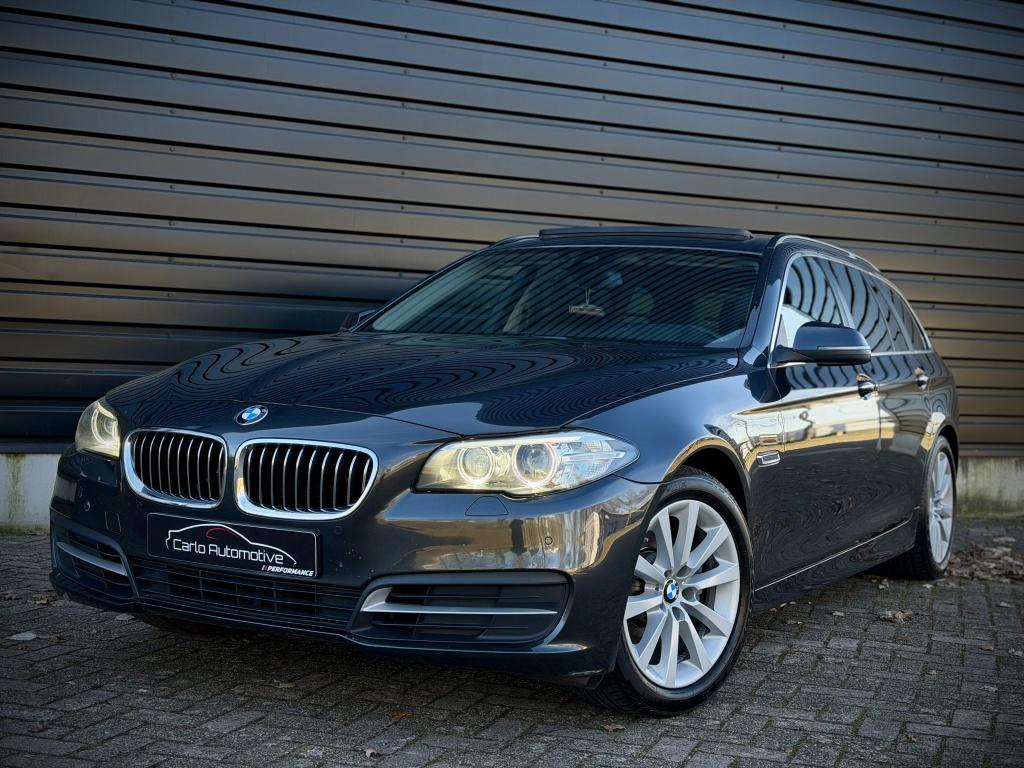 BMW 5 Serie Touring 518d Luxury Ed PANO|HEADUP|VIRTUAL|CAMER, Leder, Diesel, 22 km/l, 1705 kg