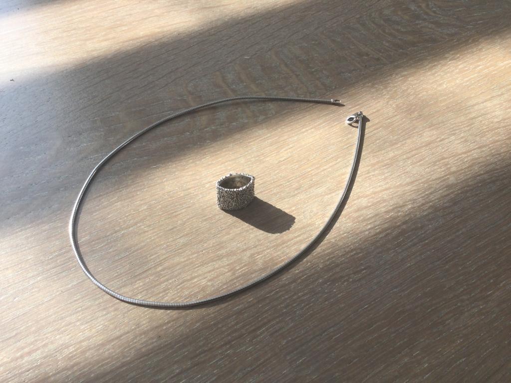 Nico Teaymans zilveren Omega collier met hanger, Sieraden, Tassen en Uiterlijk, Kettingen, Met hanger, Ophalen of Verzenden, Zo goed als nieuw