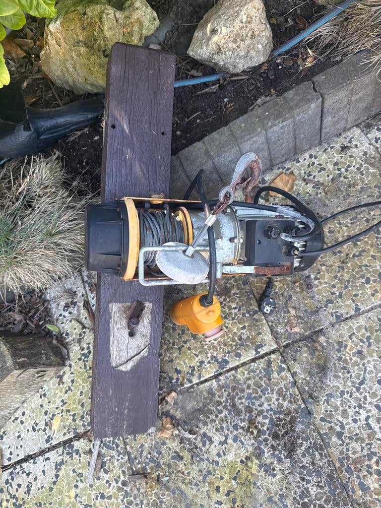 Lier voor sloep, Ophalen, Gebruikt, Elektrisch