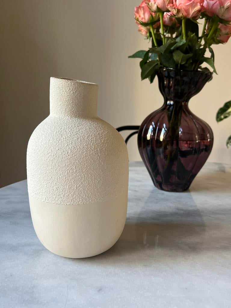 Stijlvolle crèmekleurige vaas met textuur Zara Home, Gebruikt, Overige kleuren, Aardewerk of Porselein, Ophalen of Verzenden