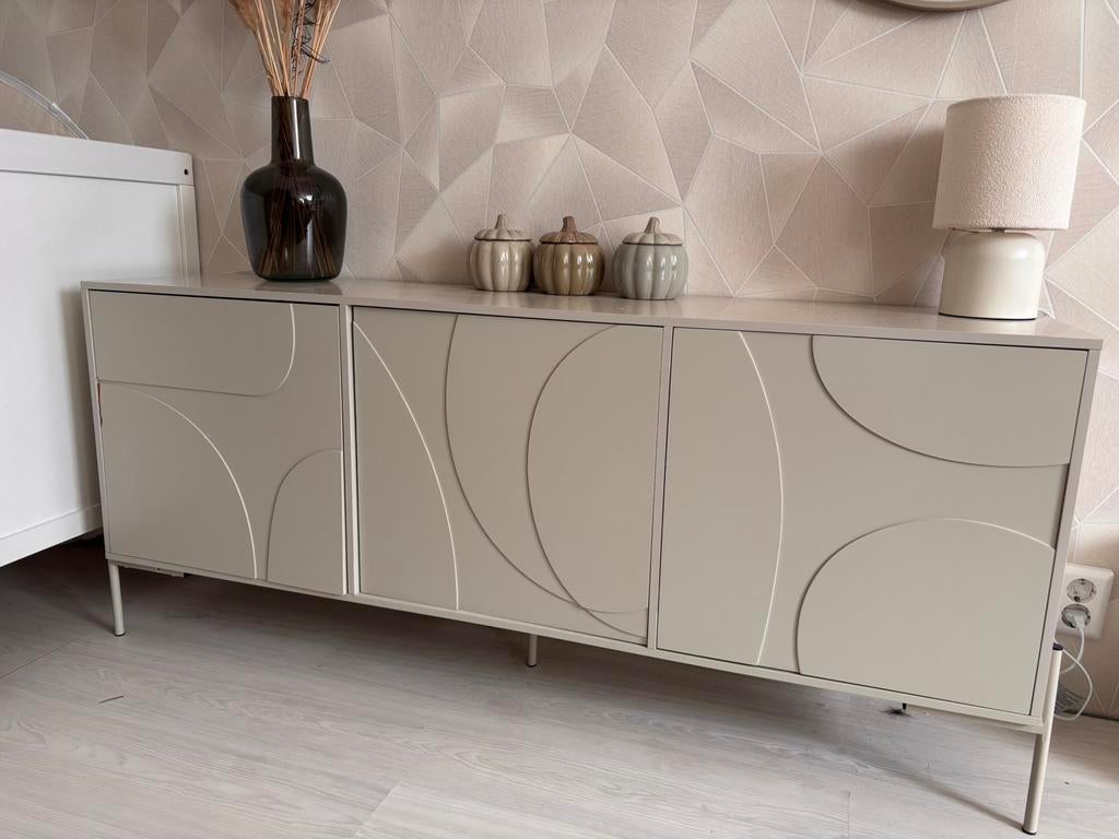 Tv-meubel - beige, Ophalen, 100 tot 150 cm, Zo goed als nieuw, Minder dan 100 cm