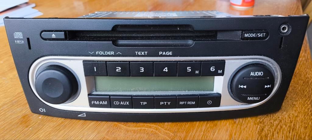 Mitsubishi Colt CD/MP3 Autoradio (DY-1MESU24H-T), Auto diversen, Autoradio's, Ophalen of Verzenden, Gebruikt