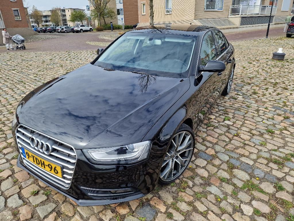 Audi A4 1.8TFSI  125KW 170 PK  12-2013 Mythos zwart, Voorwielaandrijving, Stof, Euro 6, 4 cilinders