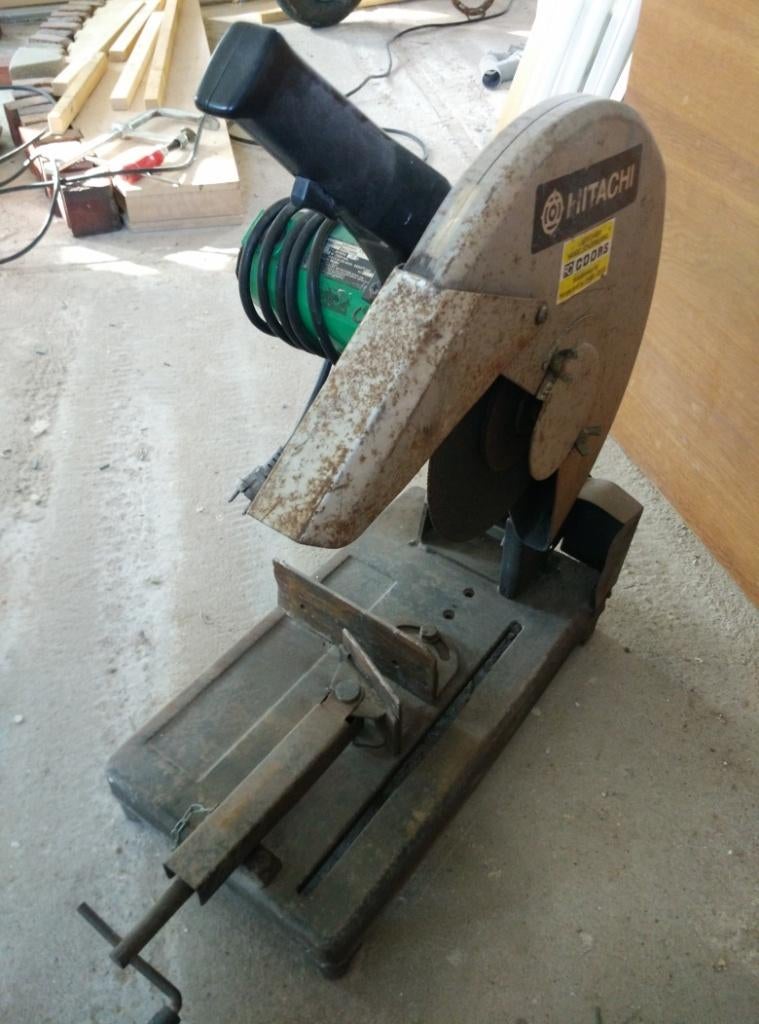 Hitachi afkort slijpmachine of aluminium zaag, Doe-het-zelf en Verbouw, Gereedschap | Zaagmachines, Ophalen, Gebruikt, Afkortzaag