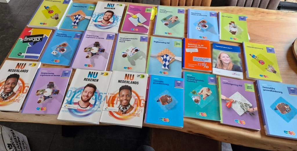 Boeken opleiding Verzorgende IG (gebruikt), Boeken, Ophalen, Gelezen, Overige niveaus, Nederlands