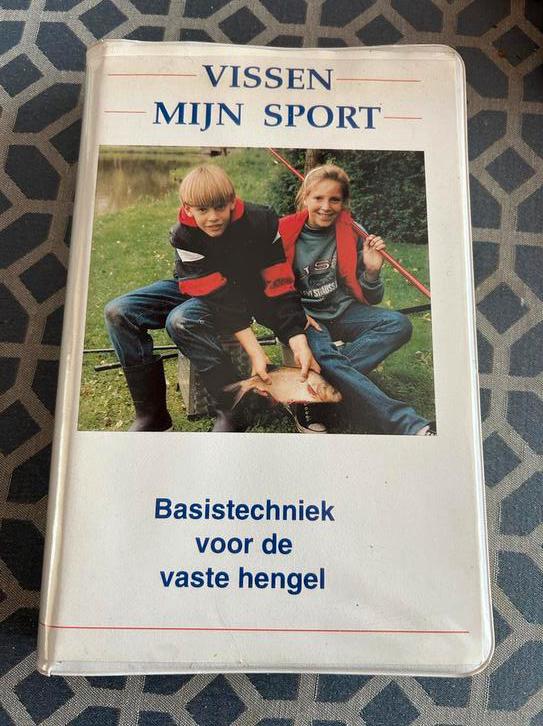 #0886 2 VHS banden over vissen: Snoekbaars en Vissen  Sport, Alle leeftijden, Ophalen of Verzenden, Gebruikt, Overige genres