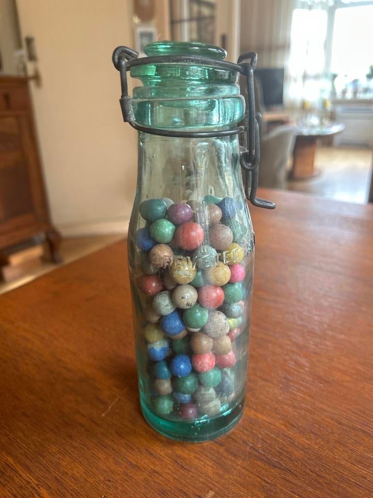 Vintage fles met knikkers - Groen glas, Antiek en Kunst, Ophalen of Verzenden