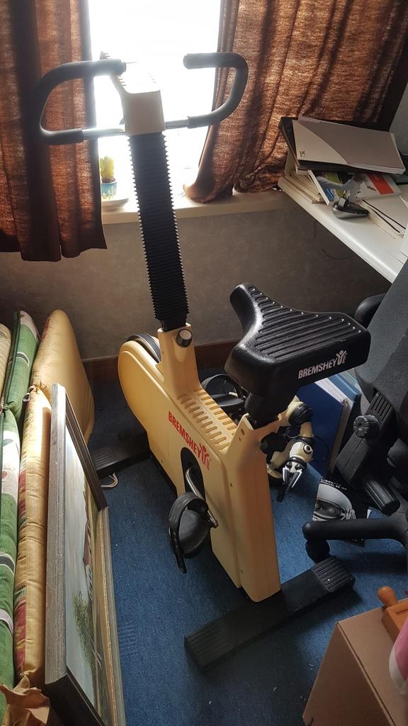 Hometrainer, Sport en Fitness, Fitnessapparatuur, Ophalen, Zo goed als nieuw, Hometrainer